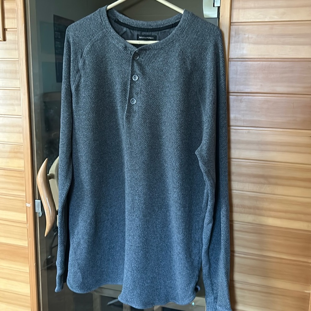 Men’s gray sweater